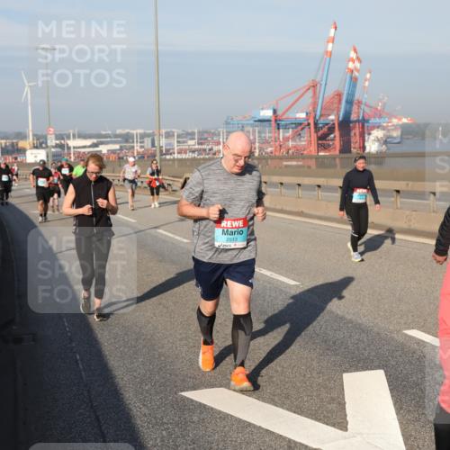03.10.2025 - Köhlbrandbrückenlauf Yannick Fuchs http://msf.ph/oto/9182972 03.10.2025 09:01:54 Position 2 2513, 3225 meine-sportfotos.de