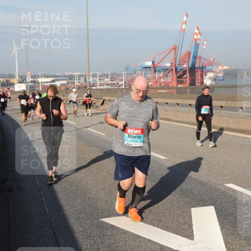03.10.2025 - Köhlbrandbrückenlauf Yannick Fuchs http://msf.ph/oto/9182974 03.10.2025 09:01:54 Position 2 2513 meine-sportfotos.de