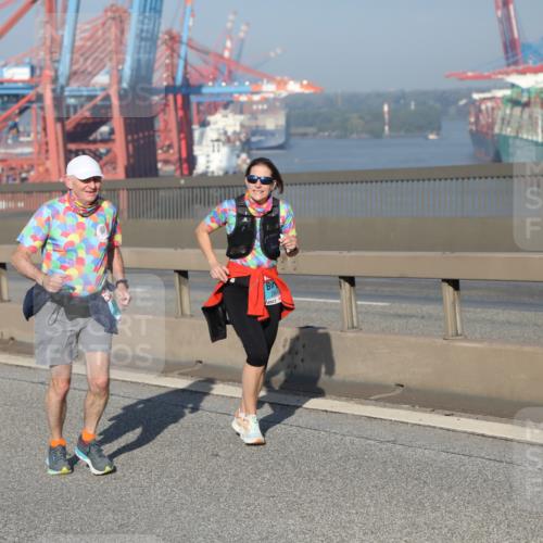 03.10.2025 - Köhlbrandbrückenlauf Yannick Fuchs http://msf.ph/oto/9182993 03.10.2025 09:02:01 Position 2 2600 meine-sportfotos.de