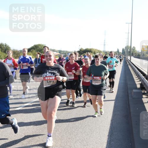 03.10.2025 - Köhlbrandbrückenlauf Yannick Fuchs http://msf.ph/oto/9182998 03.10.2025 11:26:06 Position 3 5566, 5549, 5364, 5574 meine-sportfotos.de