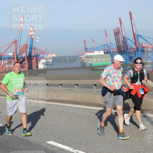 03.10.2025 - Köhlbrandbrückenlauf Yannick Fuchs http://msf.ph/oto/9183014 03.10.2025 09:02:03 Position 2  meine-sportfotos.de