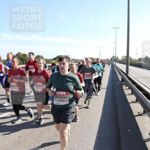 03.10.2025 - Köhlbrandbrückenlauf Yannick Fuchs http://msf.ph/oto/9183017 03.10.2025 11:26:08 Position 3 5188, 6515, 5574 meine-sportfotos.de