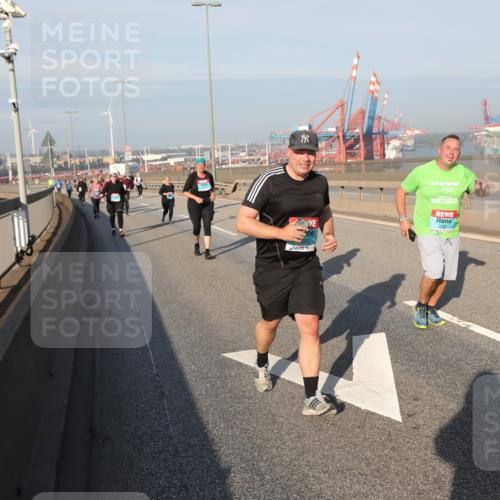 03.10.2025 - Köhlbrandbrückenlauf Yannick Fuchs http://msf.ph/oto/9183018 03.10.2025 09:02:04 Position 2  meine-sportfotos.de