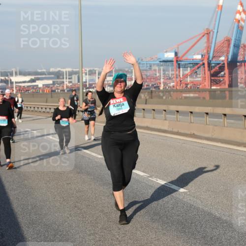 03.10.2025 - Köhlbrandbrückenlauf Yannick Fuchs http://msf.ph/oto/9183030 03.10.2025 09:02:06 Position 2 2288 meine-sportfotos.de