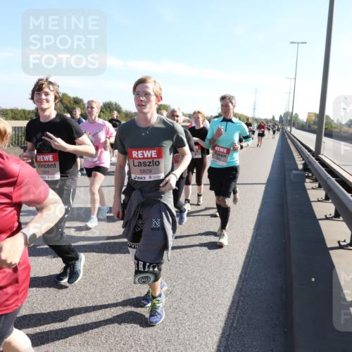 03.10.2025 - Köhlbrandbrückenlauf Yannick Fuchs http://msf.ph/oto/9183031 03.10.2025 11:26:09 Position 3 5343, 5833, 5829 meine-sportfotos.de
