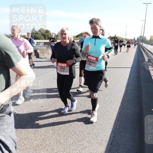 03.10.2025 - Köhlbrandbrückenlauf Yannick Fuchs http://msf.ph/oto/9183037 03.10.2025 11:26:10 Position 3 5829, 5835, 5832 meine-sportfotos.de