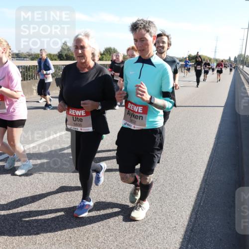 03.10.2025 - Köhlbrandbrückenlauf Yannick Fuchs http://msf.ph/oto/9183041 03.10.2025 11:26:10 Position 3 76, 5835, 5832 meine-sportfotos.de