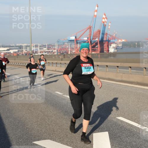 03.10.2025 - Köhlbrandbrückenlauf Yannick Fuchs http://msf.ph/oto/9183044 03.10.2025 09:02:07 Position 2 2288 meine-sportfotos.de