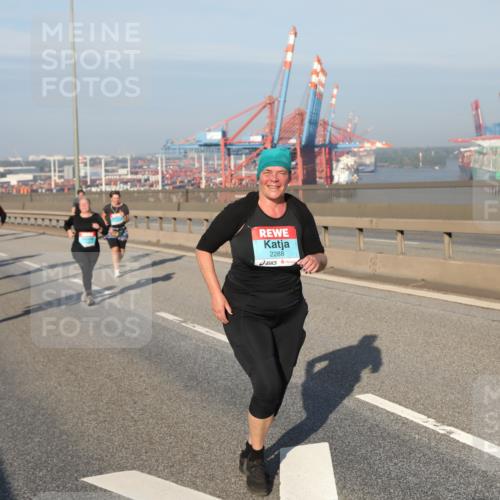 03.10.2025 - Köhlbrandbrückenlauf Yannick Fuchs http://msf.ph/oto/9183046 03.10.2025 09:02:07 Position 2 2288 meine-sportfotos.de
