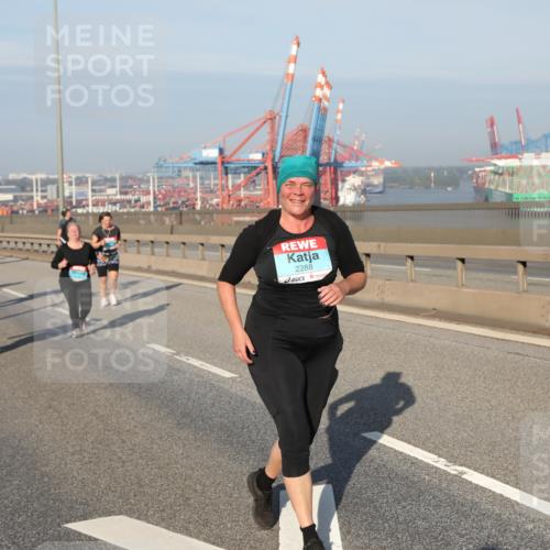 03.10.2025 - Köhlbrandbrückenlauf Yannick Fuchs http://msf.ph/oto/9183048 03.10.2025 09:02:07 Position 2 2288 meine-sportfotos.de
