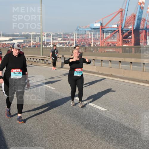 03.10.2025 - Köhlbrandbrückenlauf Yannick Fuchs http://msf.ph/oto/9183061 03.10.2025 09:02:09 Position 2 2602, 3130 meine-sportfotos.de