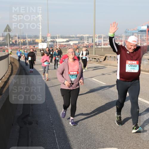 03.10.2025 - Köhlbrandbrückenlauf Yannick Fuchs http://msf.ph/oto/9183084 03.10.2025 09:02:13 Position 2 3589, 2418, 50 meine-sportfotos.de