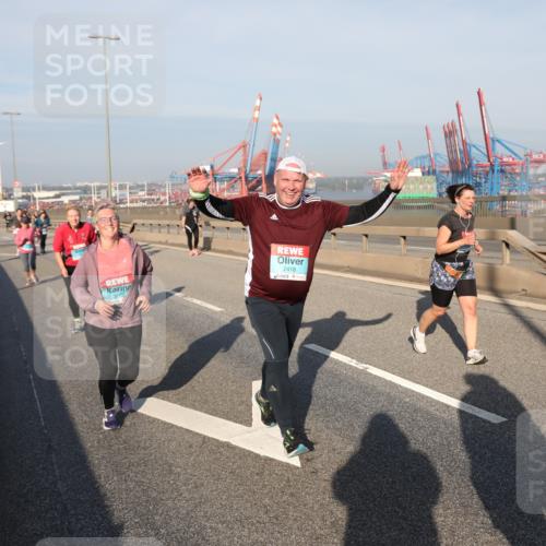03.10.2025 - Köhlbrandbrückenlauf Yannick Fuchs http://msf.ph/oto/9183093 03.10.2025 09:02:14 Position 2 2418 meine-sportfotos.de
