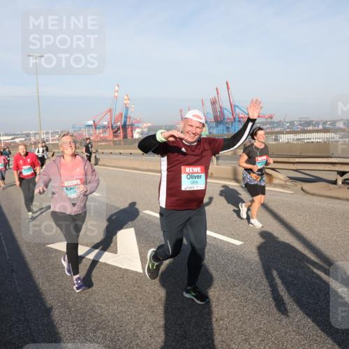 03.10.2025 - Köhlbrandbrückenlauf Yannick Fuchs http://msf.ph/oto/9183099 03.10.2025 09:02:14 Position 2 2418 meine-sportfotos.de