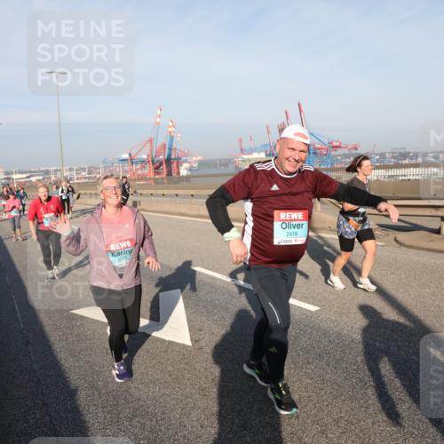 03.10.2025 - Köhlbrandbrückenlauf Yannick Fuchs http://msf.ph/oto/9183100 03.10.2025 09:02:14 Position 2 3589, 2418 meine-sportfotos.de
