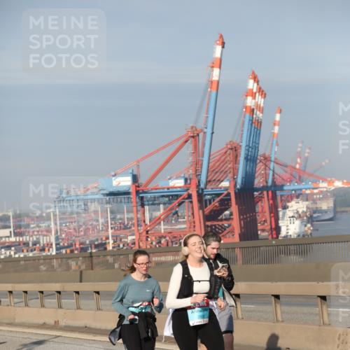 03.10.2025 - Köhlbrandbrückenlauf Yannick Fuchs http://msf.ph/oto/9183119 03.10.2025 09:02:19 Position 2 2859 meine-sportfotos.de