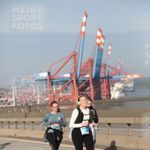 03.10.2025 - Köhlbrandbrückenlauf Yannick Fuchs http://msf.ph/oto/9183121 03.10.2025 09:02:19 Position 2 285 meine-sportfotos.de