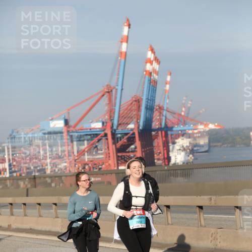 03.10.2025 - Köhlbrandbrückenlauf Yannick Fuchs http://msf.ph/oto/9183124 03.10.2025 09:02:19 Position 2 2859 meine-sportfotos.de
