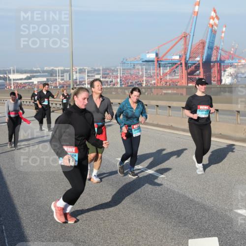 03.10.2025 - Köhlbrandbrückenlauf Yannick Fuchs http://msf.ph/oto/9183136 03.10.2025 09:02:24 Position 2  meine-sportfotos.de