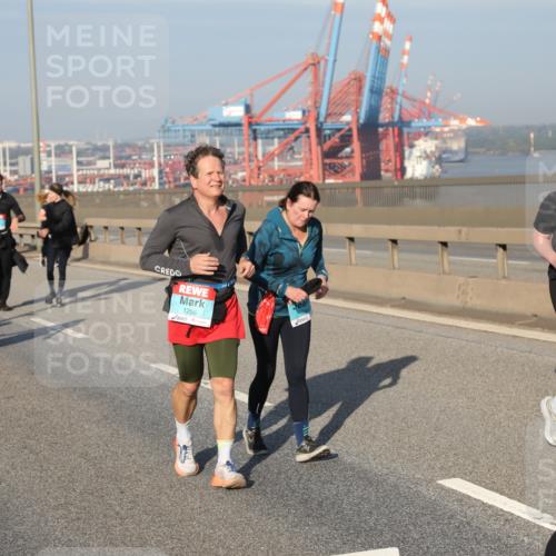 03.10.2025 - Köhlbrandbrückenlauf Yannick Fuchs http://msf.ph/oto/9183142 03.10.2025 09:02:25 Position 2 1256, 2606 meine-sportfotos.de