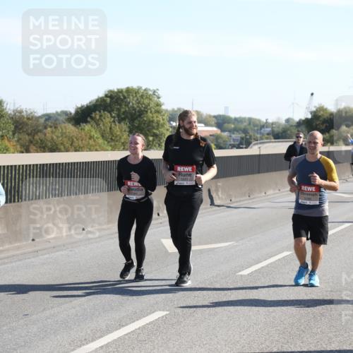 03.10.2025 - Köhlbrandbrückenlauf Yannick Fuchs http://msf.ph/oto/9183143 03.10.2025 11:26:31 Position 3 5593, 5201, 5286 meine-sportfotos.de