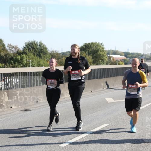 03.10.2025 - Köhlbrandbrückenlauf Yannick Fuchs http://msf.ph/oto/9183154 03.10.2025 11:26:32 Position 3 5384, 5201, 5286 meine-sportfotos.de