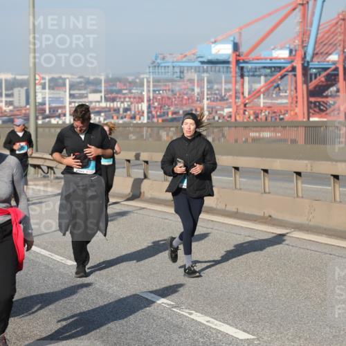 03.10.2025 - Köhlbrandbrückenlauf Yannick Fuchs http://msf.ph/oto/9183160 03.10.2025 09:02:28 Position 2  meine-sportfotos.de