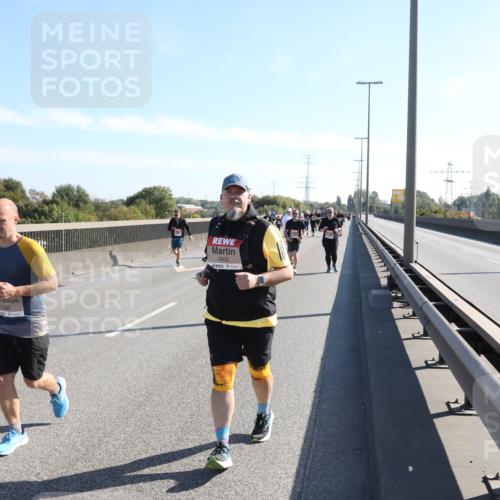 03.10.2025 - Köhlbrandbrückenlauf Yannick Fuchs http://msf.ph/oto/9183176 03.10.2025 11:26:35 Position 3 5286, 4906 meine-sportfotos.de