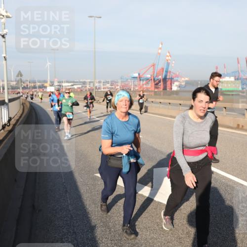 03.10.2025 - Köhlbrandbrückenlauf Yannick Fuchs http://msf.ph/oto/9183180 03.10.2025 09:02:32 Position 2  meine-sportfotos.de