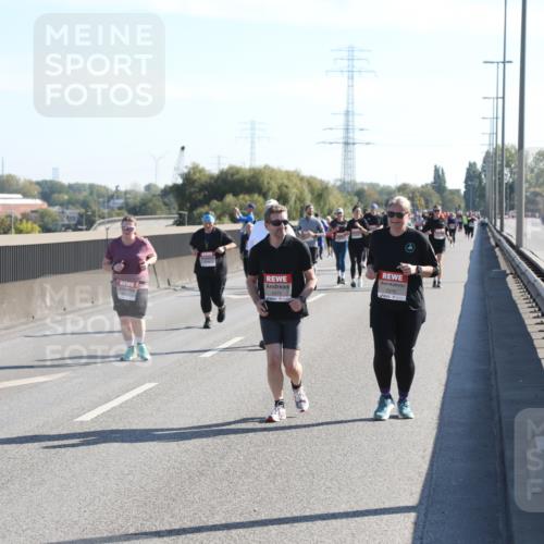 03.10.2025 - Köhlbrandbrückenlauf Yannick Fuchs http://msf.ph/oto/9183187 03.10.2025 11:26:36 Position 3 5375, 5376 meine-sportfotos.de