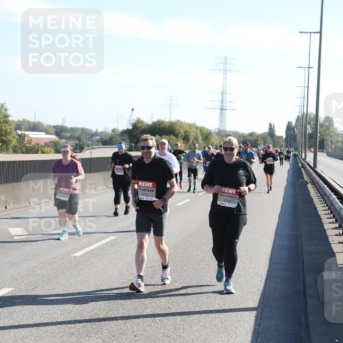 03.10.2025 - Köhlbrandbrückenlauf Yannick Fuchs http://msf.ph/oto/9183197 03.10.2025 11:26:37 Position 3 5375, 5376 meine-sportfotos.de