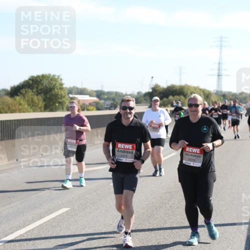 03.10.2025 - Köhlbrandbrückenlauf Yannick Fuchs http://msf.ph/oto/9183202 03.10.2025 11:26:38 Position 3 5375, 5376 meine-sportfotos.de