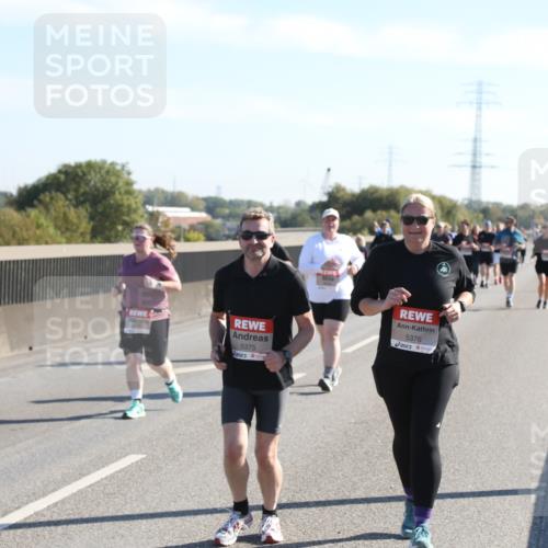 03.10.2025 - Köhlbrandbrückenlauf Yannick Fuchs http://msf.ph/oto/9183203 03.10.2025 11:26:38 Position 3 5375, 5376 meine-sportfotos.de