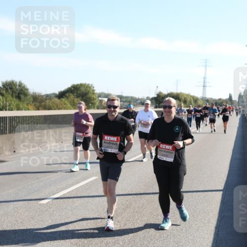 03.10.2025 - Köhlbrandbrückenlauf Yannick Fuchs http://msf.ph/oto/9183205 03.10.2025 11:26:39 Position 3 5375, 5376 meine-sportfotos.de