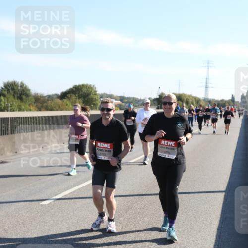 03.10.2025 - Köhlbrandbrückenlauf Yannick Fuchs http://msf.ph/oto/9183206 03.10.2025 11:26:39 Position 3 5375, 5376 meine-sportfotos.de