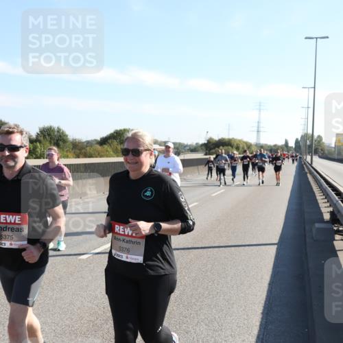 03.10.2025 - Köhlbrandbrückenlauf Yannick Fuchs http://msf.ph/oto/9183208 03.10.2025 11:26:40 Position 3 5375, 5376 meine-sportfotos.de