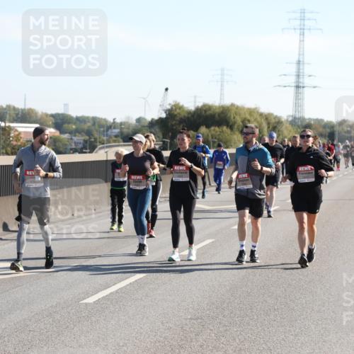 03.10.2025 - Köhlbrandbrückenlauf Yannick Fuchs http://msf.ph/oto/9183217 03.10.2025 11:26:44 Position 3 5301, 5347 meine-sportfotos.de