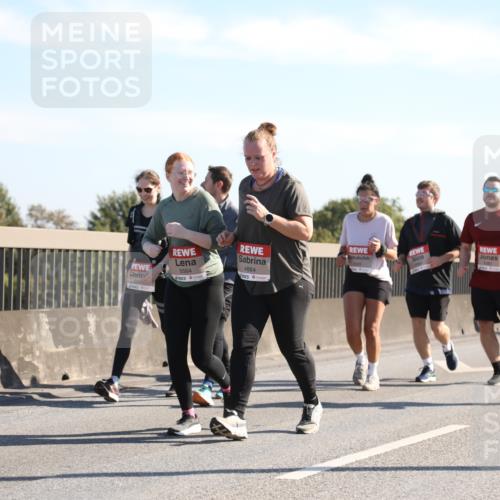 03.10.2025 - Köhlbrandbrückenlauf Yannick Fuchs http://msf.ph/oto/9183309 03.10.2025 11:27:10 Position 3 4884, 5564, 5223 meine-sportfotos.de