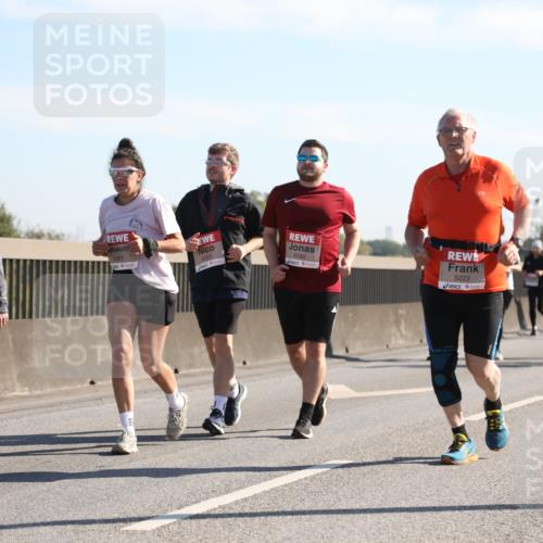 03.10.2025 - Köhlbrandbrückenlauf Yannick Fuchs http://msf.ph/oto/9183315 03.10.2025 11:27:11 Position 3 6581, 50, 6583, 6582, 5223 meine-sportfotos.de