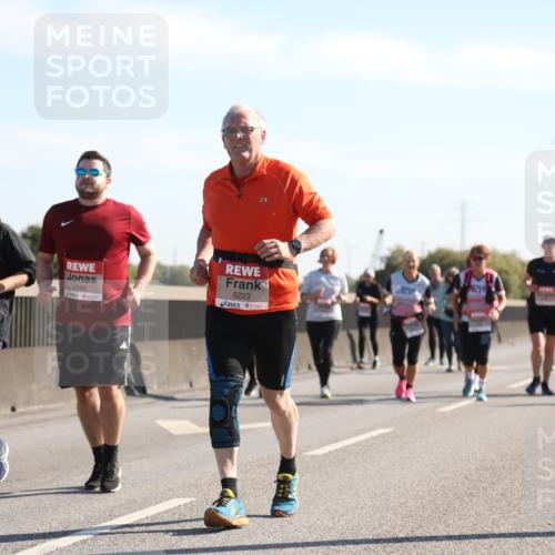 03.10.2025 - Köhlbrandbrückenlauf Yannick Fuchs http://msf.ph/oto/9183318 03.10.2025 11:27:12 Position 3 81, 6583, 6582, 5223 meine-sportfotos.de