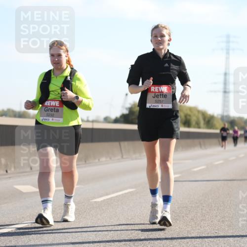 03.10.2025 - Köhlbrandbrückenlauf Yannick Fuchs http://msf.ph/oto/9183426 03.10.2025 11:27:54 Position 3 5232, 5257 meine-sportfotos.de
