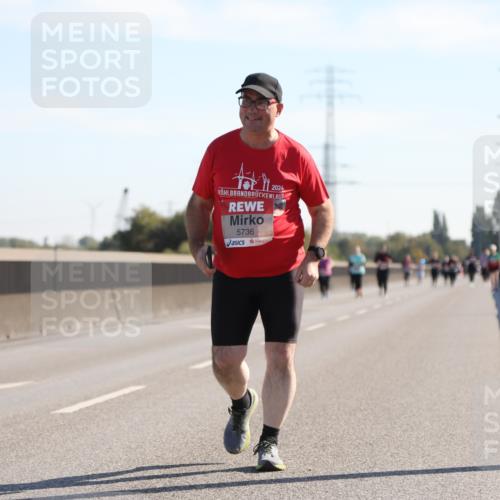 03.10.2025 - Köhlbrandbrückenlauf Yannick Fuchs http://msf.ph/oto/9183435 03.10.2025 11:27:59 Position 3 2024, 5736 meine-sportfotos.de