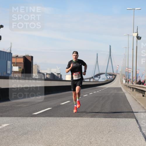 03.10.2025 - Köhlbrandbrückenlauf Yannick Fuchs http://msf.ph/oto/9183572 03.10.2025 11:31:26 Position 3  meine-sportfotos.de