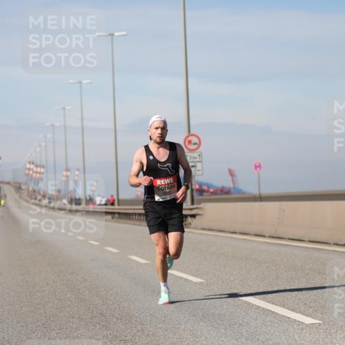 03.10.2025 - Köhlbrandbrückenlauf Yannick Fuchs http://msf.ph/oto/9183581 03.10.2025 11:33:13 Position 3  meine-sportfotos.de