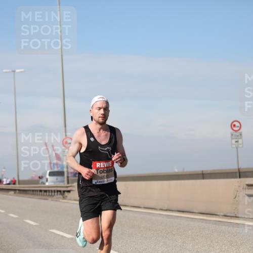 03.10.2025 - Köhlbrandbrückenlauf Yannick Fuchs http://msf.ph/oto/9183585 03.10.2025 11:33:14 Position 3 6610 meine-sportfotos.de