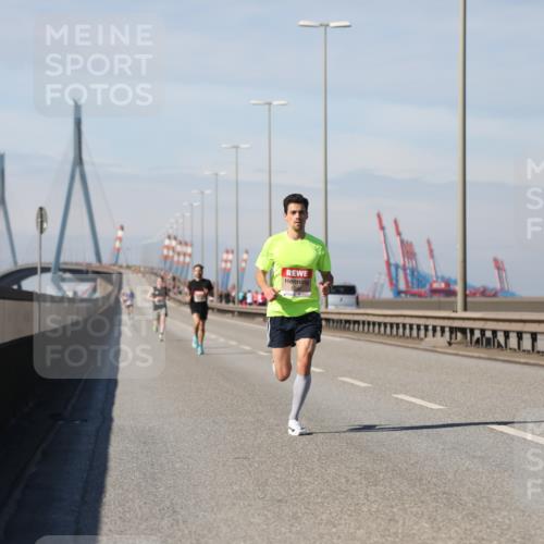 03.10.2025 - Köhlbrandbrückenlauf Yannick Fuchs http://msf.ph/oto/9183591 03.10.2025 11:33:49 Position 3  meine-sportfotos.de