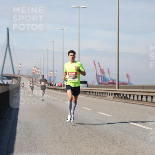 03.10.2025 - Köhlbrandbrückenlauf Yannick Fuchs http://msf.ph/oto/9183592 03.10.2025 11:33:49 Position 3  meine-sportfotos.de