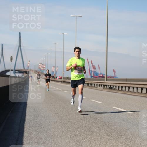 03.10.2025 - Köhlbrandbrückenlauf Yannick Fuchs http://msf.ph/oto/9183593 03.10.2025 11:33:49 Position 3  meine-sportfotos.de