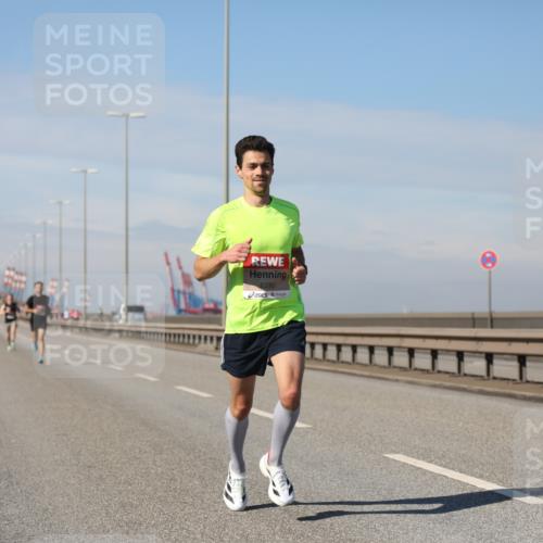 03.10.2025 - Köhlbrandbrückenlauf Yannick Fuchs http://msf.ph/oto/9183598 03.10.2025 11:33:50 Position 3 6280 meine-sportfotos.de