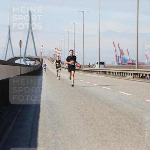 03.10.2025 - Köhlbrandbrückenlauf Yannick Fuchs http://msf.ph/oto/9183601 03.10.2025 11:33:52 Position 3  meine-sportfotos.de